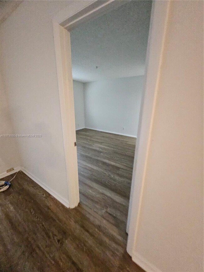 Building Photo - 7820 S Colony Cir