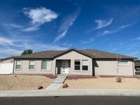 Building Photo - Stunning Rancher Built in 2021!!