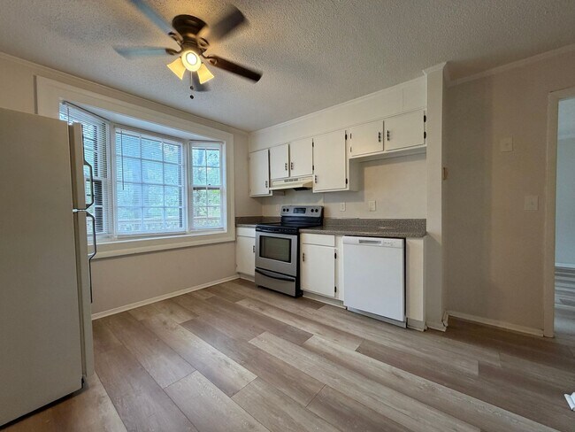 Building Photo - Large 4/2 with finished basement/bonus room- $1,895