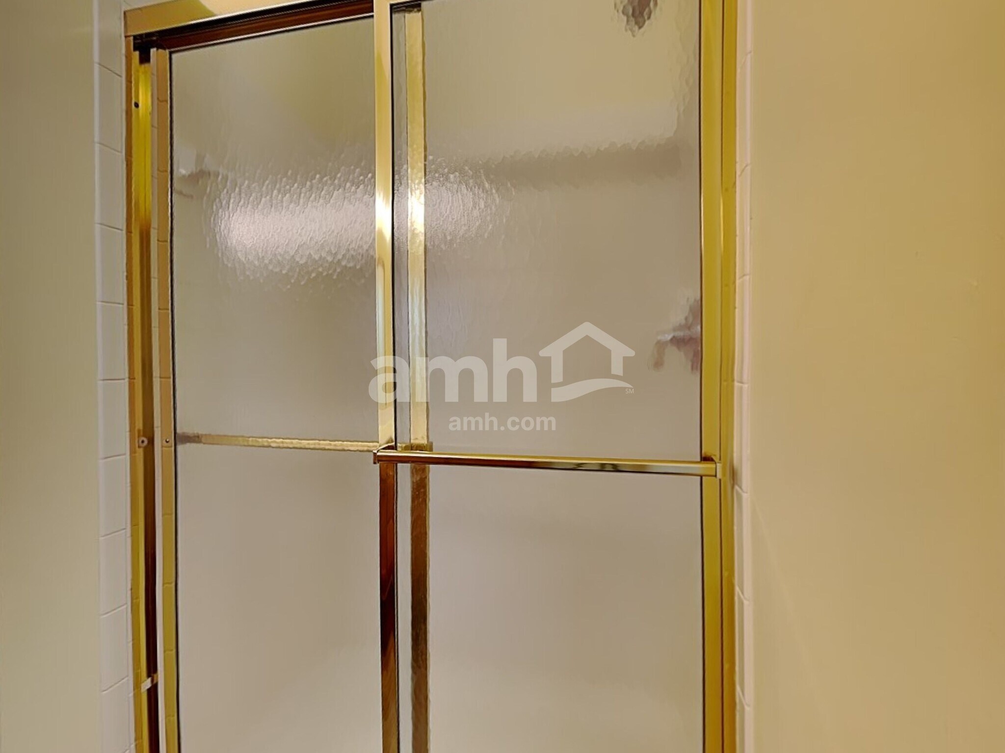 Building Photo - 6088 Lakewood Dr