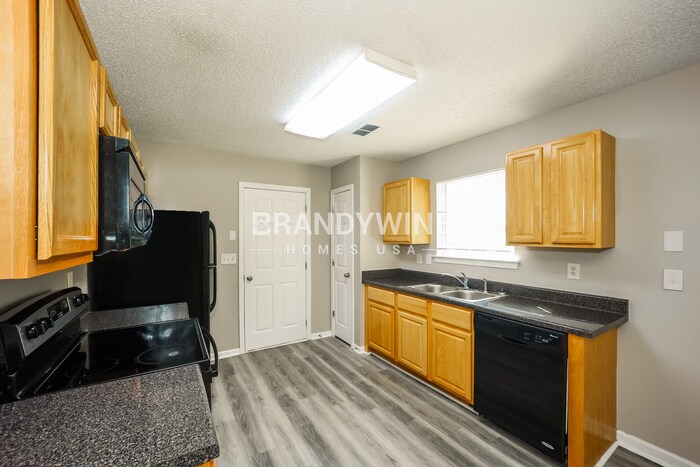 Building Photo - 3596 Brookstone Way
