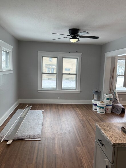 Building Photo - 1206 Hollywood St NE