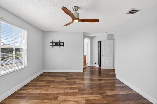 Building Photo - 7306 Spinnaker Bay Dr