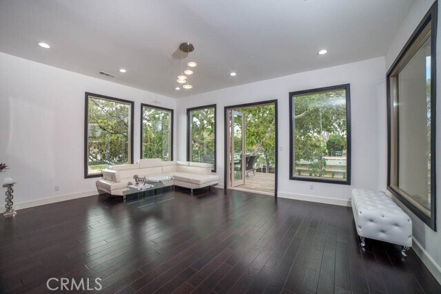 Building Photo - 15373 Valley Vista Blvd