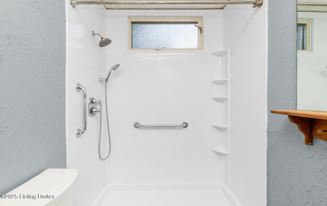 Building Photo - 530 Independence Ct