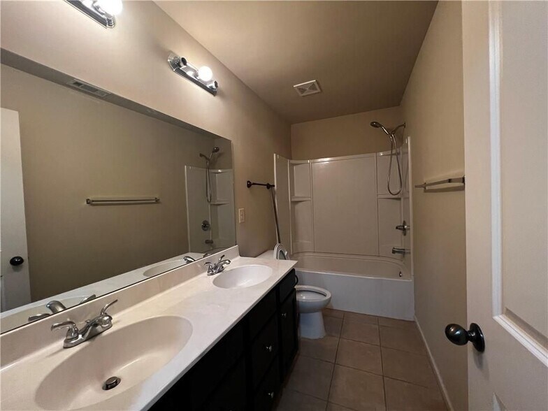 Building Photo - 750 Village Field Ct NW