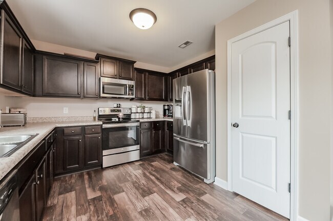 Building Photo - 425 Sea Buoy Ln