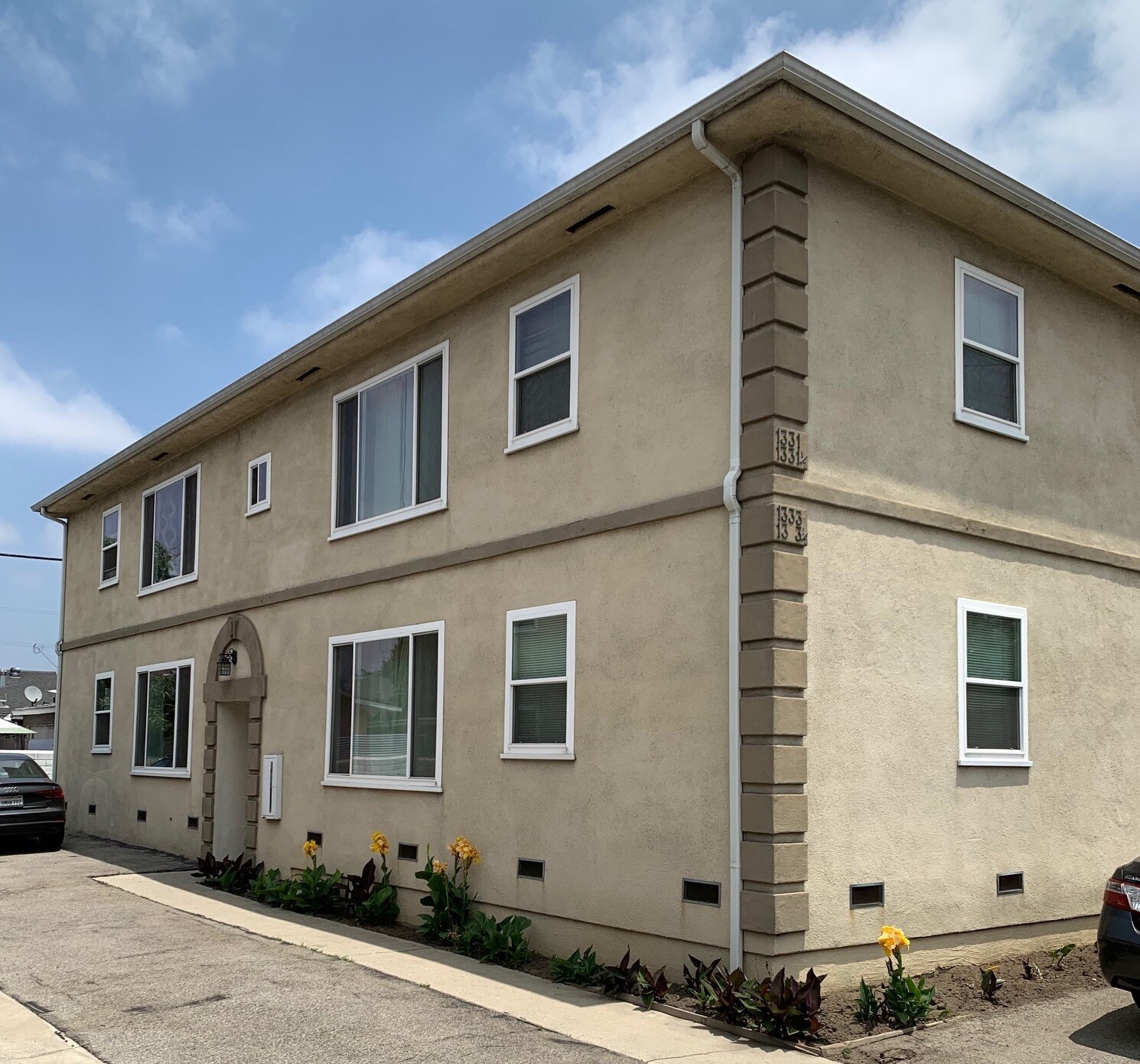 Exterior from street - 1331 W Adams Blvd
