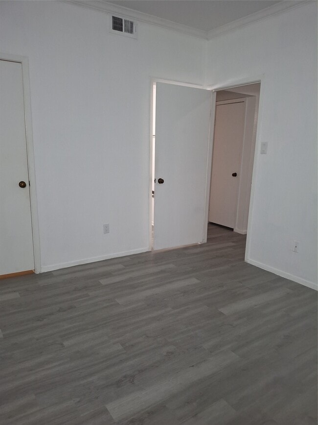 Building Photo - 2025 Augusta Dr