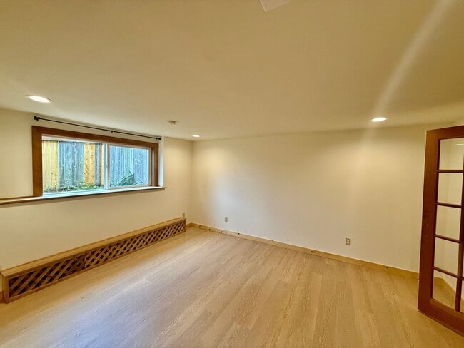 Building Photo - Brand New 1 bed, 1 bath with Den In Lynnwood $2350/mo.