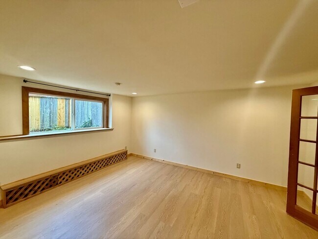 Building Photo - Brand New 1 bed, 1 bath with Den In Lynnwood $2495/mo.
