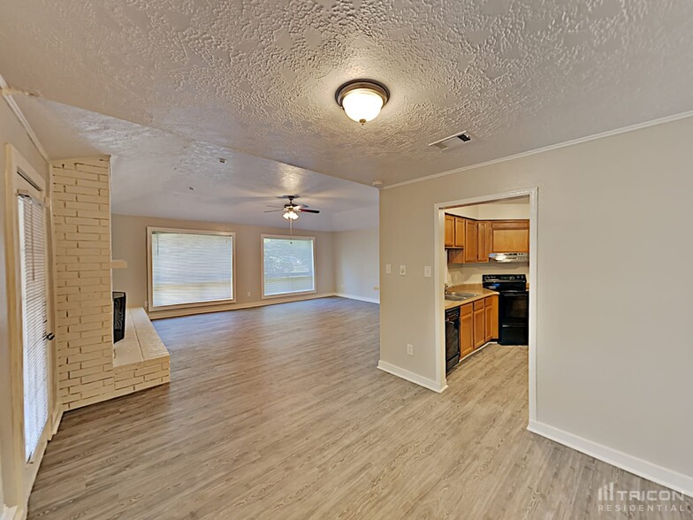 Building Photo - 120 WoodCrest Dr