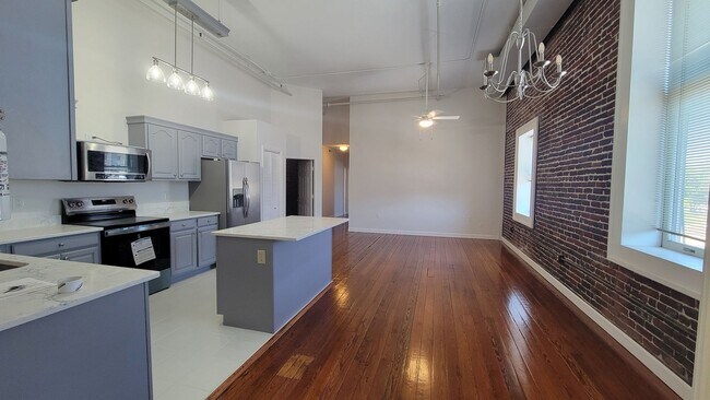 Building Photo - 121 W Jackson Ave