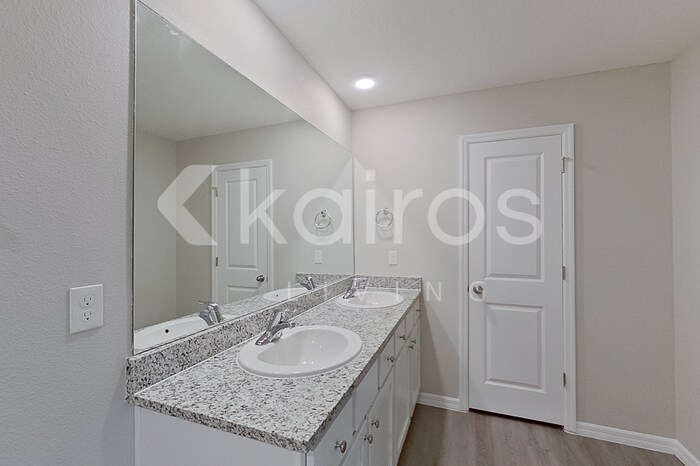 Building Photo - 8650 SW 44th Ct