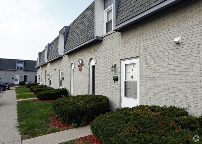 Building Photo - Kingston Court Apartments