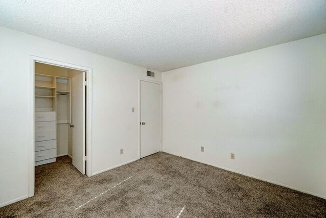 Building Photo - READY TO VIEW NOW! -FIRST MONTH RENT FREE-...