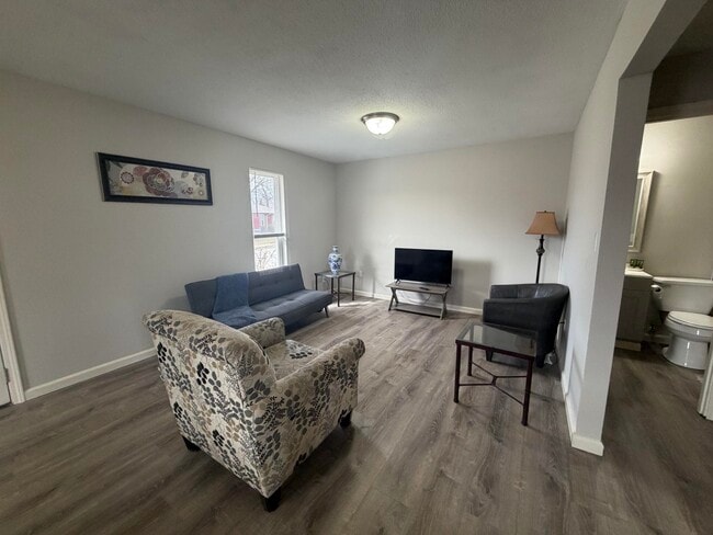 Building Photo - 202 Wheaton Ct