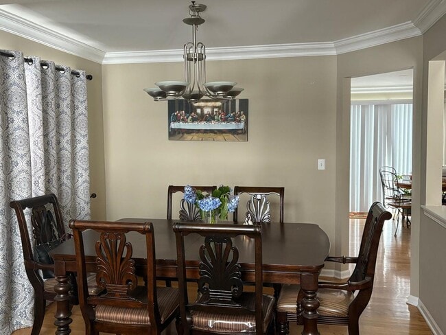 Building Photo - 1375 Burnett Dr