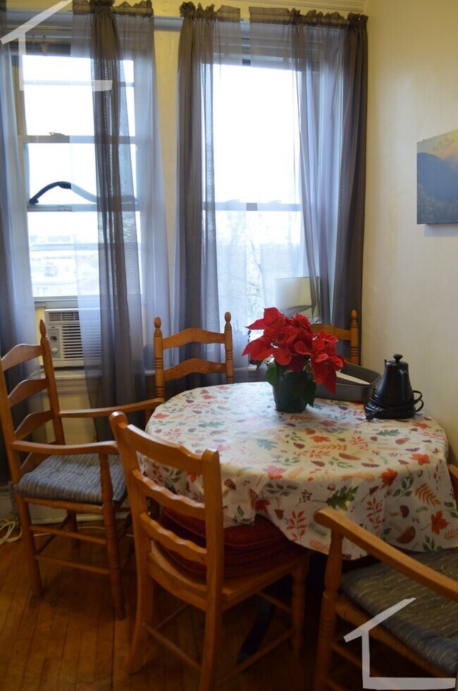 Building Photo - Spacious Allston 1 bed!!! JULY 1ST MOVE IN!!