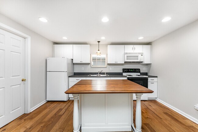Building Photo - 306 Crosscut Dr