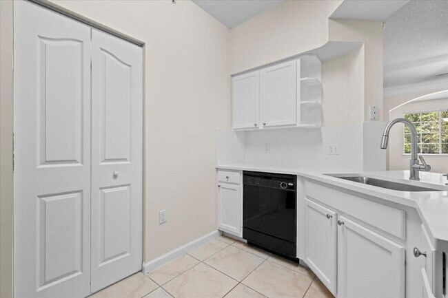 Building Photo - 6203 Myrtlewood Cir W