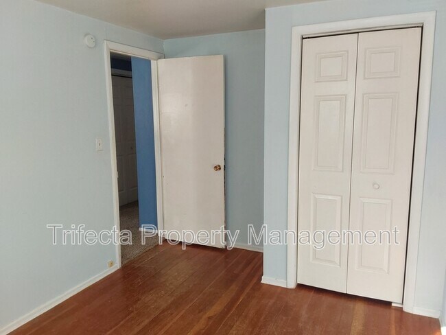 Building Photo - 417 N Hollywood St