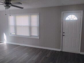 Building Photo - Cozy 2BR Home in KC Northland – Fully Fenced Yard & Fresh Updates