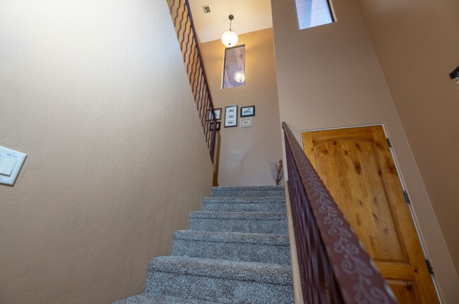 Building Photo - 123 E Castlefield Cir
