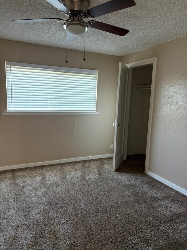 Building Photo - 6832 E Harvey Ave