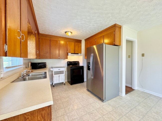Building Photo - Southern Charm
