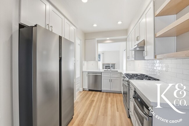 Building Photo - Relaxed Living in Oak Park with All the Up...
