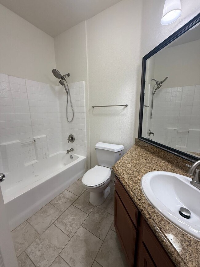 Building Photo - Great 2 bedroom unit upstairs nobody above you!