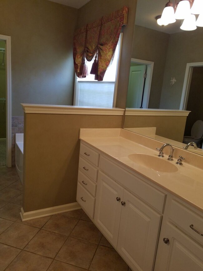 Building Photo - 4707 Mitford Cir