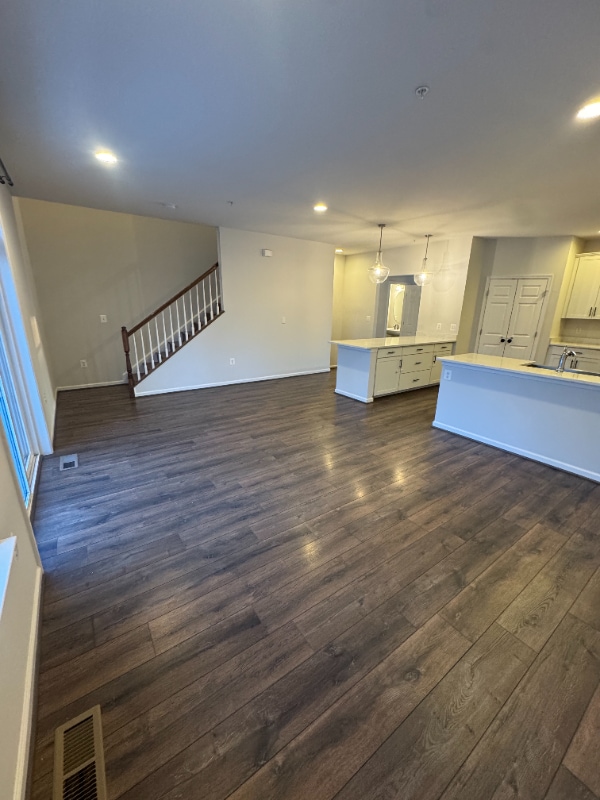 Building Photo - 16108 Coolidge Ave