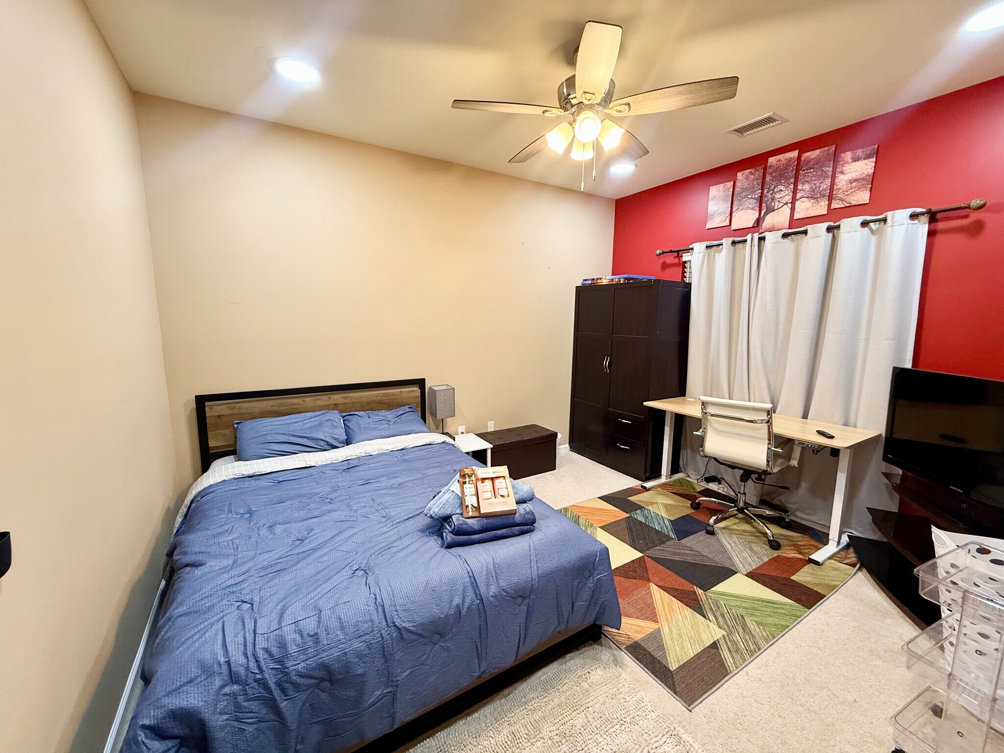 Building Photo - Room in House on Arbor Vista Dr