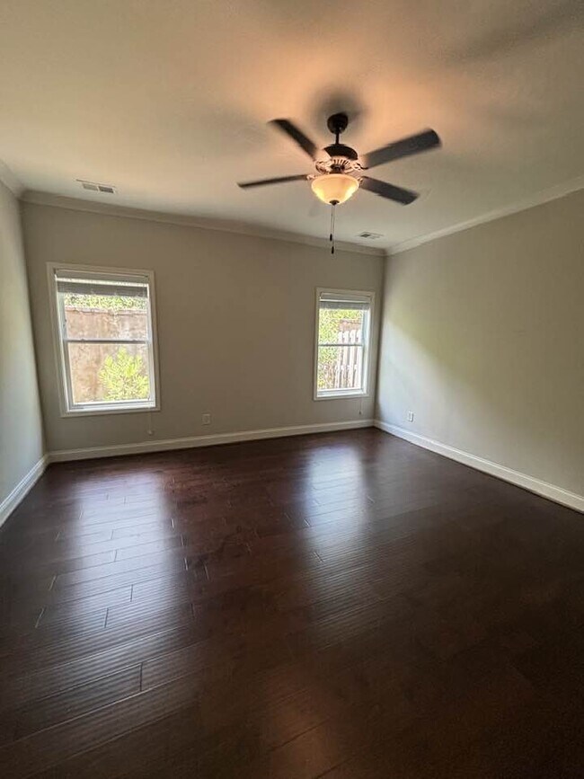Building Photo - 4215 Lennox Dr