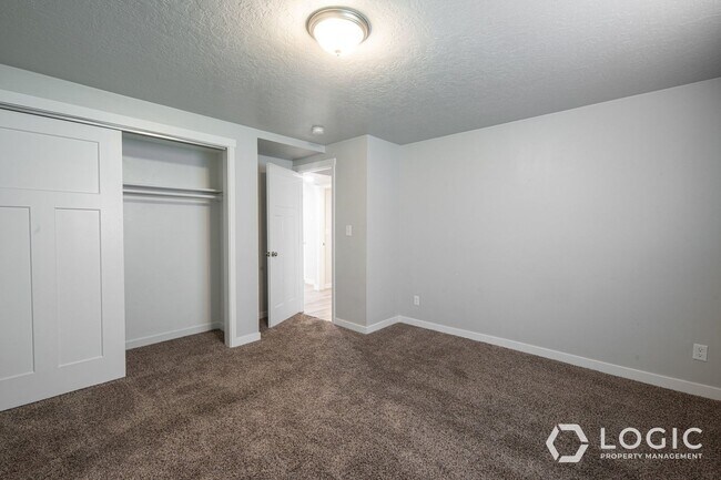 Building Photo - 138 S 300 W