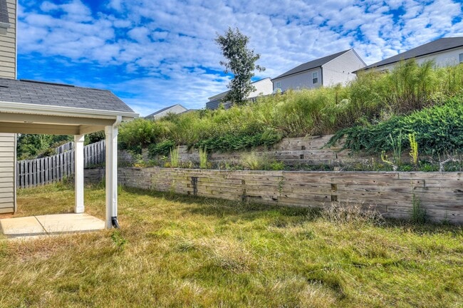 Building Photo - 5014 Vine Ln
