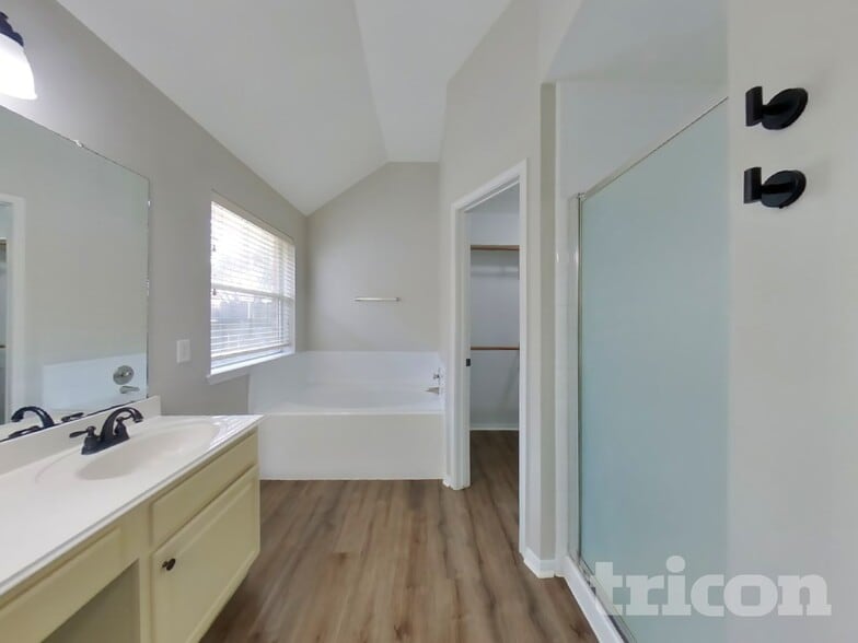 Building Photo - 814 Robins Way