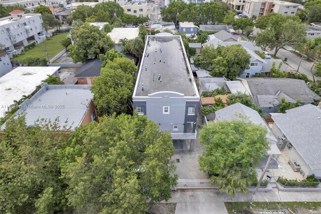 Building Photo - 1421 SW 3rd St