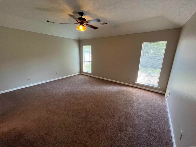 Building Photo - 28 Hillsboro Dr