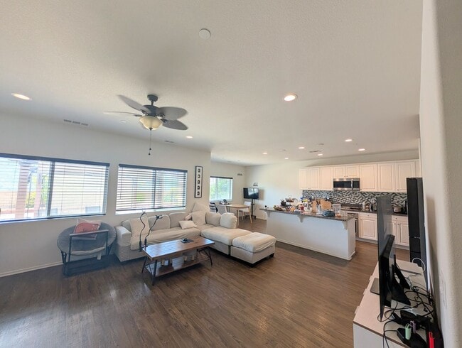 Building Photo - Great 3 Bedroom Home in Fallbrook!
