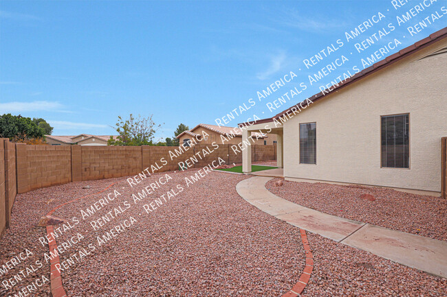 Building Photo - 885 W Caroline Ln