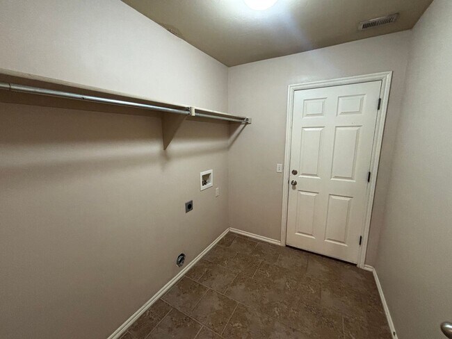 Building Photo - Wonderful 3 Bed 2 Bath in Choctaw