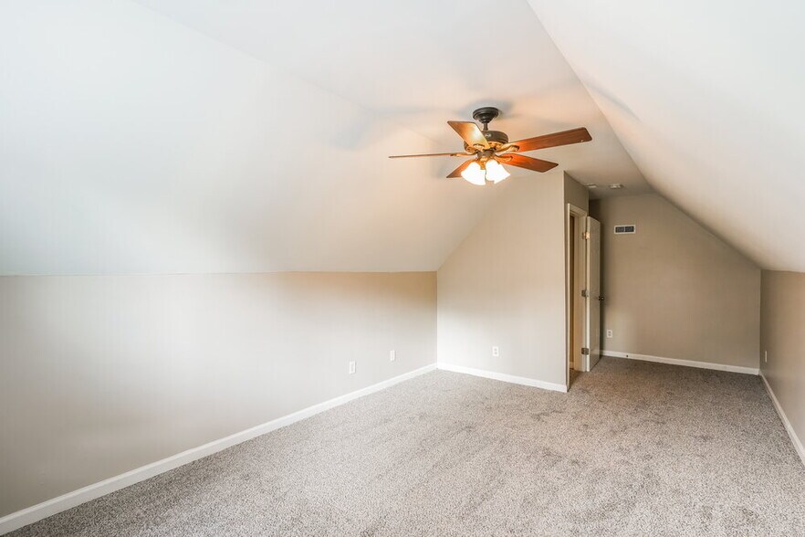 Building Photo - 2838 Candlewicke Dr