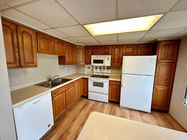 Building Photo - 6059 Delaware Dr