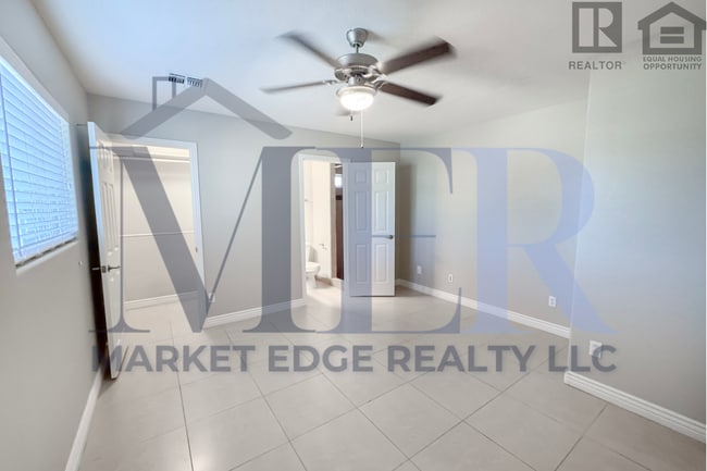 Building Photo - 5Bed/5Bath House at University Dr/Priest Dr! Move-In Ready on 05/07/2026! - 4 CAR CARPORT! NO HOA!