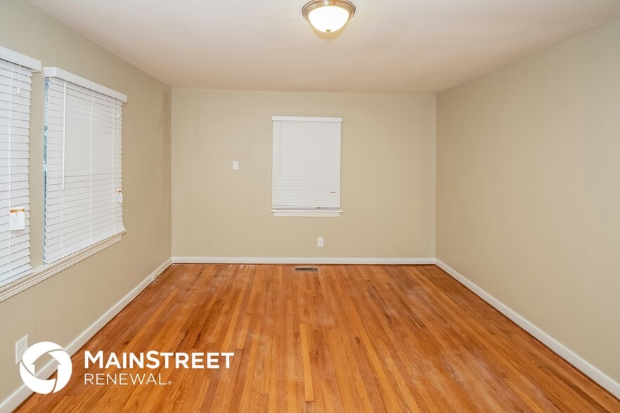 Building Photo - 104 14th Ct NW