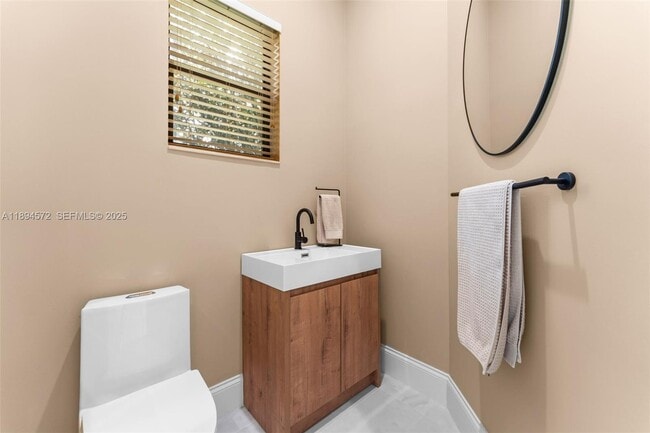 Building Photo - 10775 Blue Palm St