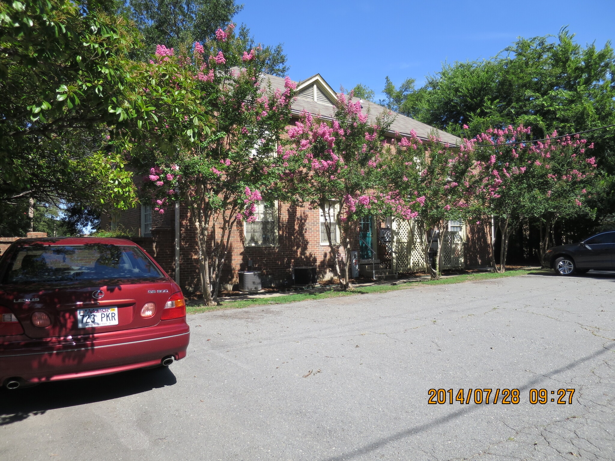 Building Photo - 1023 Scott St